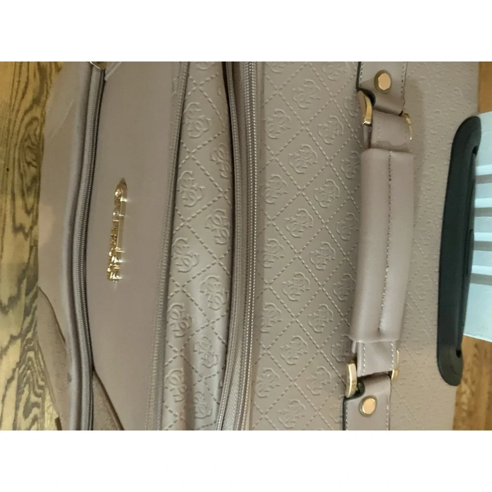 GUESS Nanette Rolling LrgSuitcase Rose Color Metallic Logo Print Travel Luggage